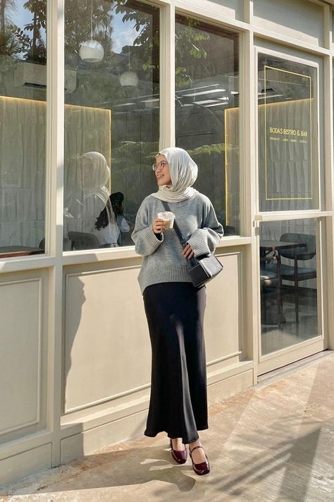 VISITE SITE ! Update Informasi terbaru dari kategori OOTD hijab remaja kekinian. Gaya OOTD Hijab Remaja Banyak di Cari Ootd Hijab Casual, Tutorial Hijab, Hijab Niqab, Style Hijab, Hijabi Outfits, Outfit Hijab, Ootd Hijab, Pinterest Outfits, Niqab