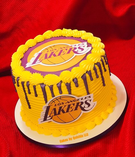 Nba Cake, Lakers Birthday Party Ideas, Laker Birthday Party Ideas, Lakers Basketball Cake, Nba Theme Party, Lebron James Cake Ideas, Lakers Themed Birthday Party, Lakers Cake, Lakers Cake Ideas