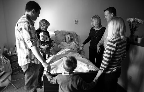 Hospice Photography Creates a Precious Legacy http://www.nextavenue.org/hospice-photography-legacy-families/?utm_campaign=crowdfire&utm_content=crowdfire&utm_medium=social&utm_source=pinterest Celebration Of Life Photos, Loss Of Memory Photography, Grandma And Grandpa Photography, Grandpa With Grandkids Photography, Grandparents Grandchildren Photography, Rangoli Designs For Competition, Meaningful Photos, Beautiful Small Homes, Simple Rangoli Designs Images