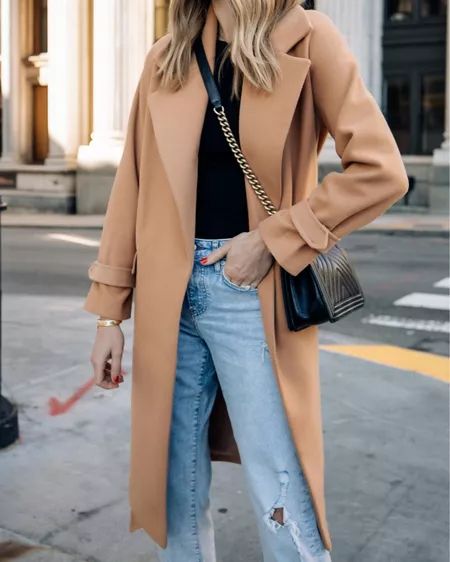 Wrap Coat Outfit, Coat Outfit Ideas, Ripped Jeans Black, Camel Coat Outfit, Felt Coat, London Baby, Simple Fall Outfits, Coat Outfit, Fashion Jackson