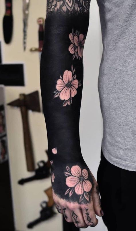 Blackout Tattoo Ideas, Sleeve With Flowers, Tatuaje Cover Up, Black Sleeve Tattoo, Solid Black Tattoo, Black Tattoo Cover Up, Blackout Tattoo, Floral Tattoo Sleeve, Japanese Sleeve Tattoos