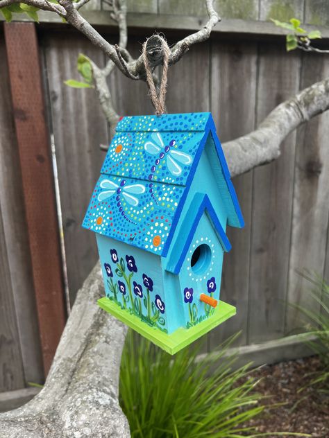 Bird House Paint Ideas, Birdhouse Painting Ideas Aesthetic, Easy Bird House Painting Ideas, Bird Houses Diy Painted, Painted Birdhouses Ideas, Birdhouse Painting Ideas Easy, Painting Birdhouses Ideas Simple, Painted Bird Houses Ideas, Bird House Painting Ideas