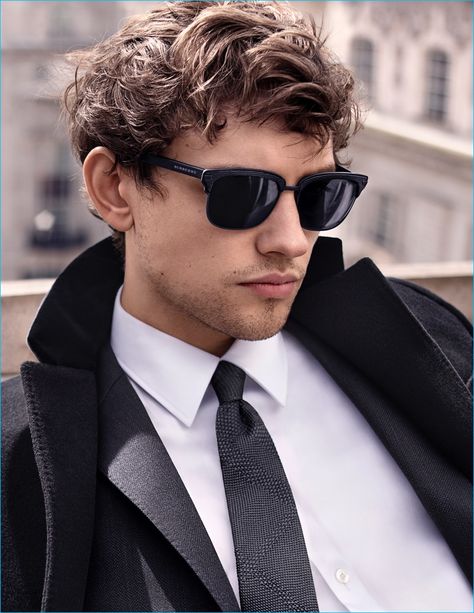 Actor Josh Whitehouse dons textured square frame sunglasses for Mr. Burberry's advertising campaign. Guy With Sunglasses, Joshua Whitehouse, Josh Whitehouse, Mr Burberry, James Sirius Potter, Retro Sunglasses Men, Eyewear Inspiration, Burberry Fragrance, Eyewear Campaign