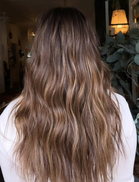 The latest hair color trend to try | Glossnglitters.com California Brunette Hair, California Brunette, Light Brunette Hair, California Hair, Latest Hair Color, Brown Hair Inspo, Brunette Hair With Highlights, Brunette Balayage Hair, Latest Hair