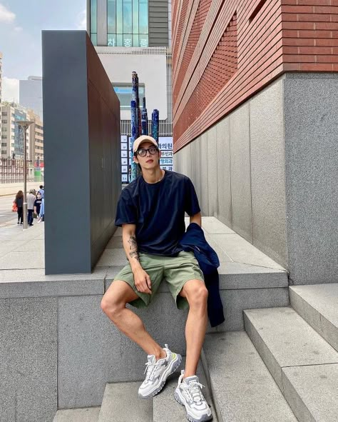 Korean Shorts Outfit, Outfit Ideas Men Korean, Short Outfits Korean, Shorts Outfit Casual, Korean Ootd, Korean Street Fashion Men, Casual Dress Shirt Men, Korean Shorts, Mens Shorts Outfits