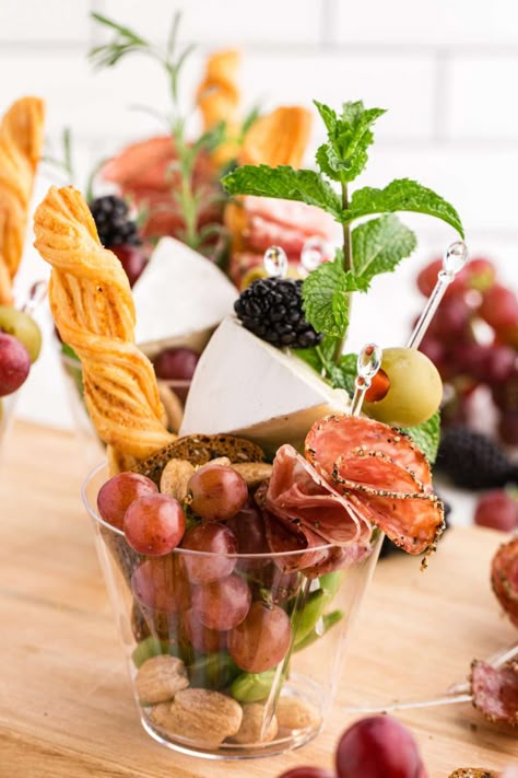 Charcuterie Cups - Family Fresh Meals Prosciutto Platter, Individual Charcuterie Board, Charcuterie Jars, Aesthetic Charcuterie, Charcuterie Board Display, Food Board Ideas, Charcuterie Cup, Grazing Board Ideas, Crostini Toppings