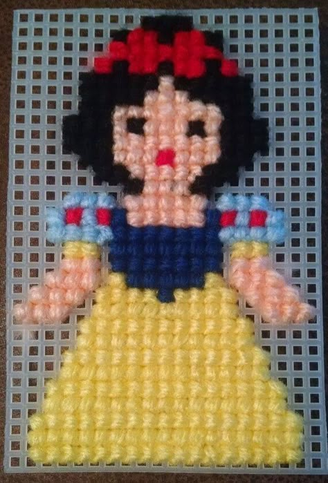 Snow White Cross Stitch Patterns, Plastic Cross Stitch Patterns, Cross Stitch Crafts, Snow White Cross Stitch, Plastic Canvas Projects, Cross Stitch Cartoon, Cross Stitch Disney, Plastic Canvas Candle, White Cross Stitch