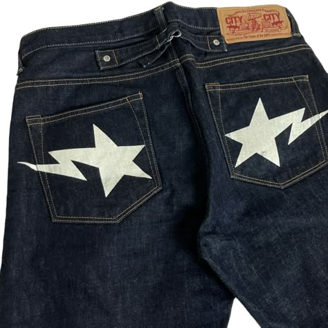 Jean Pocket Designs Painting, Painted Pants Y2k, Y2k Pants Paint, Star Print Jeans, Jean Diy Paint, Pant Pocket Design Paint, Jeans With Stars On Back Pocket, Star On Jeans, Diy Jean Pockets Design