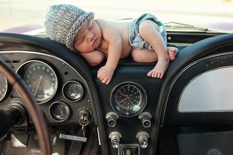 A Newborn Shoot at the Yorba Linda Dry Lakebed {Baby Tommy} Classic Car Newborn Photo, Baby Mechanic, Baby Auto, Racing Baby, Foto Newborn, Newborn Photography Boy, Newborn Family Photos, Car Theme, Newborn Shoot