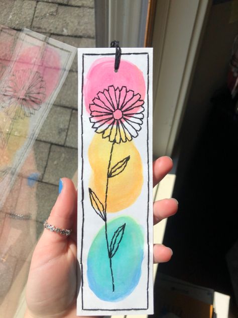 Small Bookmarks Diy, Easy Bookmark Ideas, Small Bookmark, Learn Acrylic Painting, Homemade Bookmarks, Handmade Bookmarks Diy, Diy Crafts Bookmarks, Easy Mandala Drawing, Creative Bookmarks