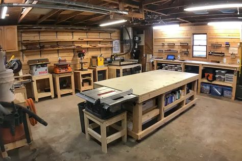 Officine In Garage, Garage Woodshop, Garage Workshop Layout, Wood Shop Ideas, Basement Workshop, Woodworking Garage, Workshop Layout, Garage Workshop Organization, Cool Garages