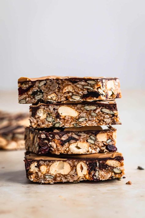 Vegan Energy Bars Recipes, Healthy Magic Bars, Period Snacks, Marshmallows Without Corn Syrup, Healthy Marshmallow Recipe, Healthy Energy Bars, Healthy Slices, Dessert Biscuits, Healthy Marshmallows