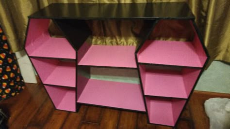 coffin desk Coffin Dresser, Pastel Goth Room Ideas, Pastel Goth Bedroom, Gothic Room, Gothic Furniture, Horror Decor, Dark Home Decor, Goth Home, Goth Home Decor