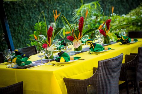 Tropical Table setting - Jamaica 50 celebration Lunch Designed by Melanie Miller Rasta Wedding, Rasta Party, Jamaican Party, Tropical Wedding Centerpieces, Jamaican Wedding, Caribbean Party, Jamaica Wedding, Dinner Table Setting, Caribbean Wedding