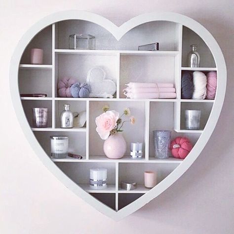 Heart Shelf, Shelving Display, Cosy Vibes, Wall Cupboard, Easy Room Decor, Wooden Room, Bedroom Dimensions, Display Unit, Old Room