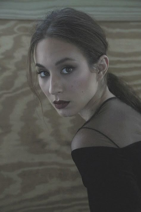 troian bellisario photoshoot Torian Bellisario, Spencer Pll, Janel Parrish, Troian Bellisario, Brenda Song, Spencer Hastings, Foto Tips, Shadowhunters, Pretty Little Liars