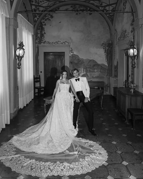 Millie Bobby Brown's Wedding Dress, Custom Galia Lahav Look [PHOTOS] Brown Wedding Dress, Millie And Jake, Jake Bongiovi, Galia Lahav Wedding Dress, Different Wedding Dresses, Bobbie Brown, Minimalist Icons, Brown Wedding, Wedding Photo Inspo