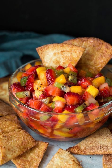 Fruit Salsa And Cinnamon Chips, Cinnamon Sugar Chips, Fruit Salsa Recipe, Grilled Pineapple Salsa, Cinnamon Sugar Tortillas, Tortilla Chip Recipe, Cinnamon Tortilla Chips, Cinnamon Tortillas, Salsa Guacamole