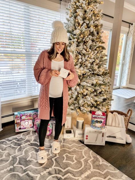 The Must-Have Gifts This Season. 2018 Gift Guide | MrsCasual Prego Outfits, Fall Maternity Outfits, Casual Maternity Outfits, Winter Maternity Outfits, Trendy Maternity Outfits, Christmas Outfit Ideas, Baby Bump Style, Preggo Fashion, Mommy Outfits