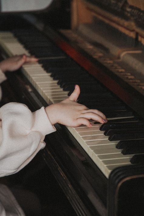 person in white long sleeve shirt playing piano photo – Free Image on Unsplash Piano Teacher Aesthetic, Piano Vibes, Piano Photo, Piano Lessons For Kids, Baby Piano, Teacher Aesthetic, Online Piano Lessons, Kids Piano, Piano Practice