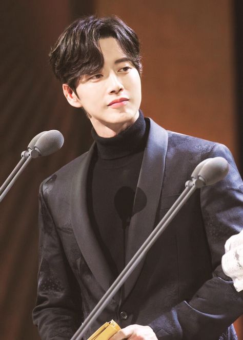 { Park HaeJin } Rock Hard Abs, Park Hye Jin, Park Haejin, Park Hae Jin, Korean Male Actors, Asian Man, Awards Night, Lee Seung Gi, Korean Couple