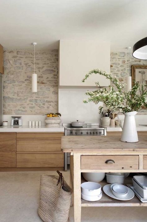 Provencal Cuisine Decorating tips and 10 Amazing Photos 2020 Kitchen Trends, Farmhouse Rustic Kitchen, Natural Wood Kitchen, Rustic Kitchen Design, Stone Kitchen, Wood Kitchen Cabinets, Island Kitchen, Scandinavian Kitchen, Kitchen Trends