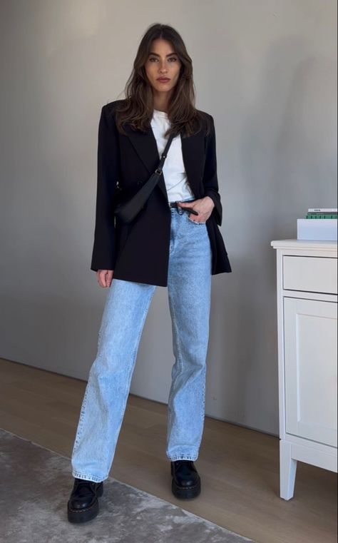 Black Blazer Outfit Casual, Black Blazer Outfits For Women, Suit Jacket With Jeans, Black Blazer With Jeans, Jeans Blazer Outfit, Chic Outfits Edgy, Black Blazer Outfit, Photoshoot Summer, Legs Outfit