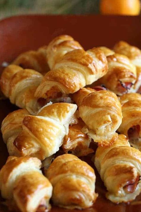 Croissant Appetizers, Mini Breakfast Food, Ham And Cheese Croissants, Puff Pastry Croissant, Entertaining With Beth, Easy Puff Pastry Recipe, Croissant Roll, Pastries Recipes, Ham And Cheese Croissant