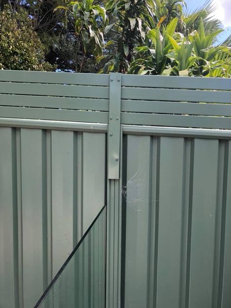 Perth Fence Extensions - Perth Screening Solutions Tin Fence, Fence Extender, Fence Height Extension, Lattice Ideas, Screen In Porch, Fence Extension, Backyard Fencing, Fence Landscaping Border Backyard Ideas, Fence Screens