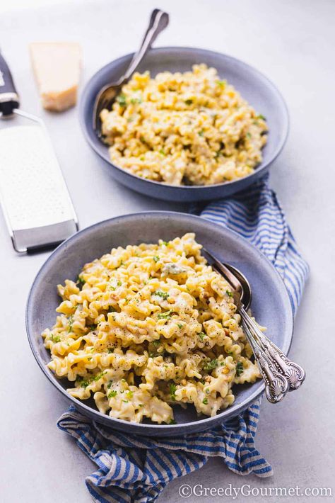 gorgonzola pasta in a blue bowl with fork and spoon. Pine Nuts Pasta, Gorgonzola Pasta, Gorgonzola Sauce, Creamy Pasta Dishes, Beetroot Salad, Easy Pasta Dishes, Fork And Spoon, Frozen Spinach, Blue Bowl