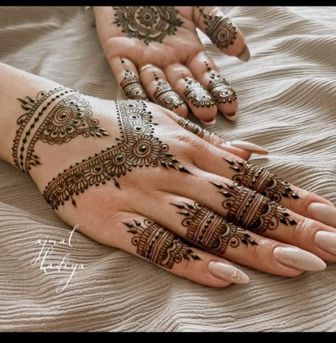 Square Tikki Mehndi Designs, Henna Disgn, Henna Tattoo Design, Tattoos Henna, Leg Henna, Henna Hand, Tato Henna, Eid Henna, Mehndi Designs Bridal Hands