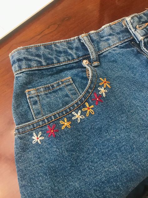 Embroidery Jeans Diy, Clothes Embroidery Diy, Denim Embroidery, Textile Art Embroidery, Simple Embroidery Designs, Couture Embroidery, Pola Sulam, Embroidery On Clothes, Cute Embroidery