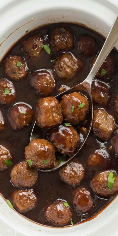 Slow Cooker Cranberry Meatballs Recipe + VIDEO Balsamic Meatballs, Frozen Meatballs Crockpot, Cooking Frozen Meatballs, Frozen Meatball Recipes, Meatball Recipes Crockpot, Cranberry Meatballs, Recipe Crockpot, Meatball Dinner, Crock Pot Meatballs