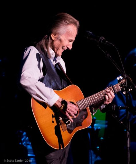 The Story Behind Gordon Lightfoot’s Famous Edmund Fitzgerald Song The Edmund Fitzgerald, Edmund Fitzgerald, Gordon Lightfoot, Paul Simon, The Searchers, Inspirational Songs, The Great Lakes, Crew Members, Folk Song