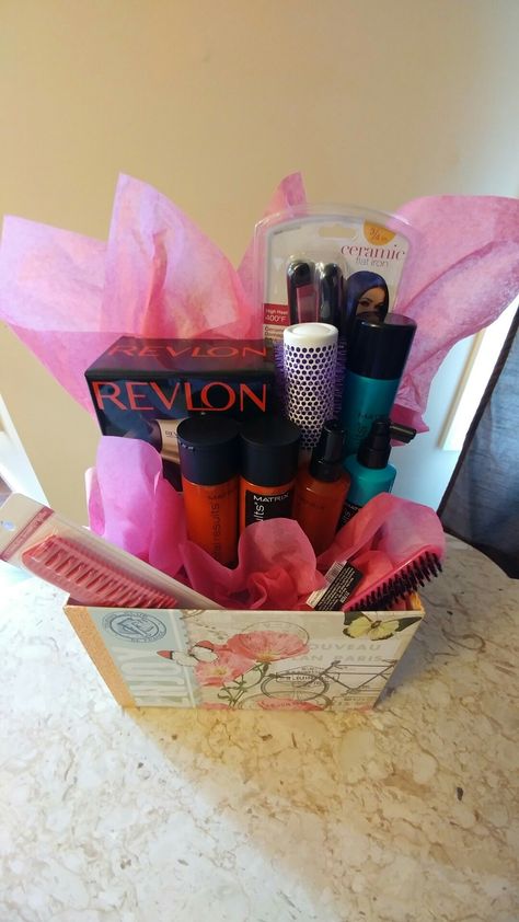 Hair Salon fundraiser gift basket! Hair Accessories Gift Basket, Beauty Raffle Basket Ideas, Salon Basket Giveaway, Salon Gift Basket Ideas, Hair Salon Raffle Ideas, Hair Care Gift Basket Ideas, Hair Gift Basket Ideas, Hair Gift Basket, Hair Product Gift Basket