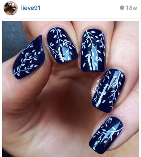 Love this blue. Navy Blue And White Nails, Cobalt Blue Nails, Pattern Nails, Nails Tattoo, Navy Nails, Nails 2018, Blue Acrylic Nails, In The Navy, Awesome Nails