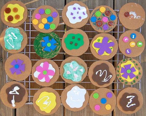 cardboard cookies, paper frosting, puffy paint/colored glue, hole punch paper, glitter, buttons, etc.  Gray paper baking sheet? Baking Theme, Mouse A Cookie, Hansel Y Gretel, Ikat Bag, Cookie Craft, Dramatic Play Preschool, Dramatic Play Area, Dramatic Play Centers, Ring Doorbell