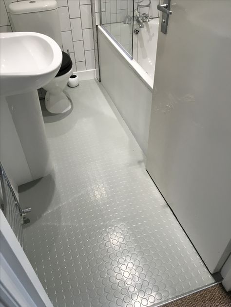 Quite taken by Pirelli flooring in bathroom Flooring In Bathroom, Rubber Tiles, Floor Bathroom, Flat Ideas, In Bathroom, Bathroom Inspo, Rubber Flooring, Renovation Ideas, Linoleum