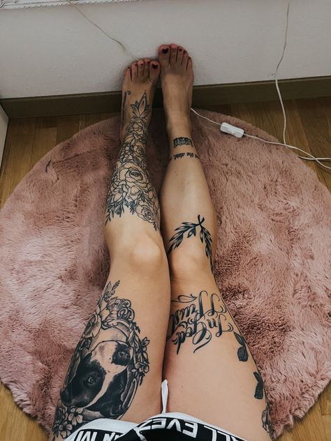 Leg tattoo front ideas Tattoo Leg Placement, Leg Tattoo Placements, Tattoo Front, Woman With Tattoos, Black Cat Tattoos, Tattoo Leg, Anklet Tattoos, Tattoo People, Leg Tattoos Women