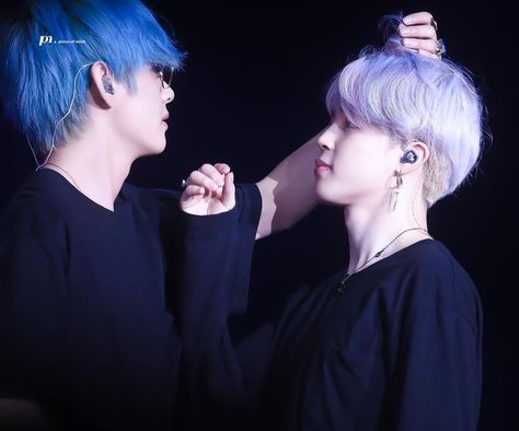 190324 D-4  ↪Momento shipper ↩ #Taemin  #Vmin #V #Taehyung #ParkJimin #Jimin #BTS Park Jimim, Bts Vmin, Daegu, Two People, Boy Scouts, Bts Bangtan Boy, Foto Bts, Bts Photo, Bts Pictures