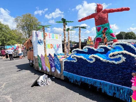 Beach Homecoming Float, Moana Homecoming Float, Swim Team Parade Float Ideas, Christmas Floats Parade Ideas, Float Themes, Homecoming 2024, Water Polo Team, Homecoming Floats, Parade Ideas