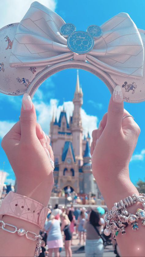 Disney Ears Aesthetic, Disneyworld Aesthetic, Disney 2025, Disneyland Ears, Disney Photo Ideas, Disney World Pictures, Disney Paris, Whatsapp Wallpaper Cute, Disneyland Pictures