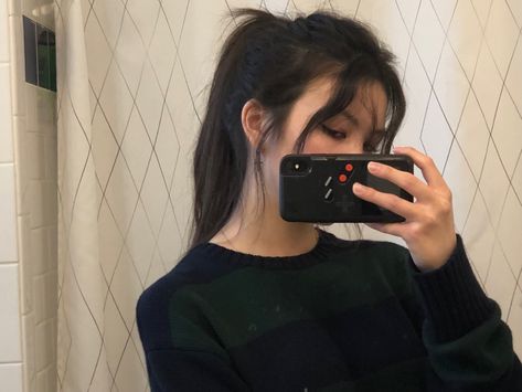 hair, ponytail, ponytails, hair inspo, messy hair, messy hair inspo, messy pony tail, cute hairstyles Messy Hair Ponytail, Messy Ponytail Black Hair, Ponytail Asian, Messy Ponytail Aesthetic, Black Messy Hair Aesthetic, Big Messy Ponytail, Messy Ponytail Brown Hair, High Messy Ponytail, Brown Hair Ponytail Aesthetic