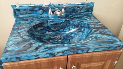 A woman smears blue paint on her vanity. What she does to her toilet? I’ve never seen anything like this! Unicorn Spit Countertops, Bathroom Updates On A Budget, Heirloom Traditions Chalk Paint, Sink Paint, Pretty Shower Curtains, Rustic Towel Rack, Easy Bathroom Updates, Second Bathroom, Wood Bathtub