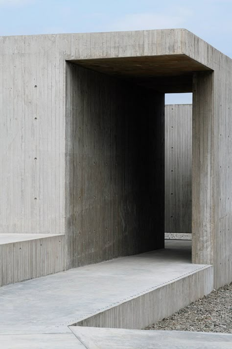 Snake Ranch, Concrete Effect Paint, Brutalism Architecture, Geometric Composition, Architectural Materials, Geometric Construction, Concrete Houses, Concrete Architecture, Concrete Home