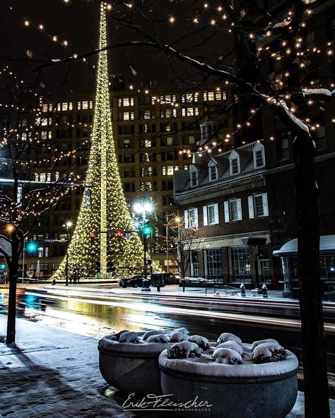 Late night @ the Liberty Pole in #Rochester Photo by Erik. #ThisIsROC #ROC Rochester New York Aesthetic, Rochester New York, Landscape Design Plans, New York Aesthetic, I Love Ny, Kansas City Missouri, House Remodel, Rochester Ny, Richmond Va