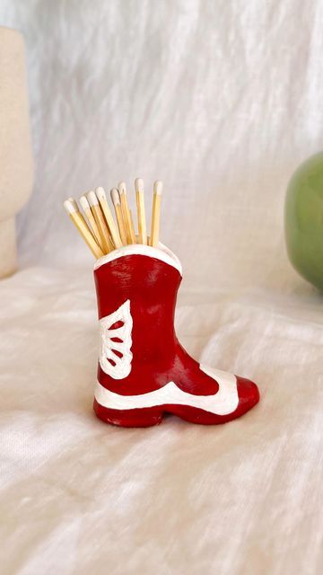 Sculpd | Craft Reinvented on Instagram: "Stepping into the weekend like yee-haw 🤠 #cowboylife #cowboys #cowboyboots #candlemaking #matchstick #airdryclay #pottery #ceramics #weekendvibes #weekendmood" Diy Air Clay Projects, Bake Clay Ideas, Clay Pot Diy, Air Dry Clay Gifts, Clay Dishes Diy, Beginners Pottery, Air Dry Clay Diy, Pottery Carving, Home Pottery