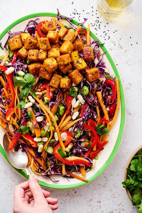 Gochujang Tofu, Asian Tofu, Asian Inspired Salad, Tofu Salad, Sesame Dressing, Asian Salad, Vegan Beans, Summer Salad Recipes, Chopped Salad