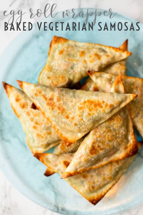 Fried Samosas, Vegan Samosa, Vegan Appetizers Easy, Samosa Recipes, Mushroom Bruschetta, Baked Samosa, Caramelized Mushrooms, Egg Roll Wrapper, Easy Samosa Recipes