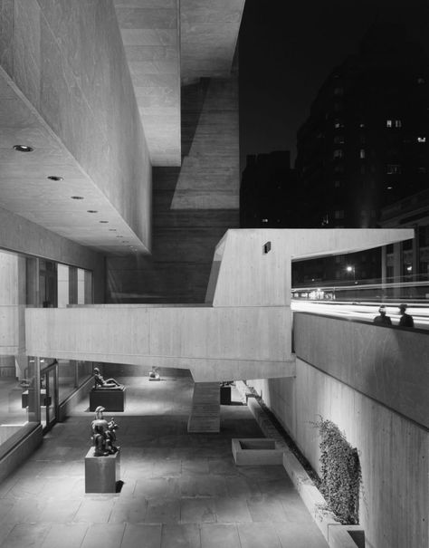 Whitney Museum, New York. Marcel Breuer Architecture, Real Architecture, Museum New York, Iconic Architecture, New York Architecture, Vintage Architecture, Marcel Breuer, Famous Architects, Bauhaus Design